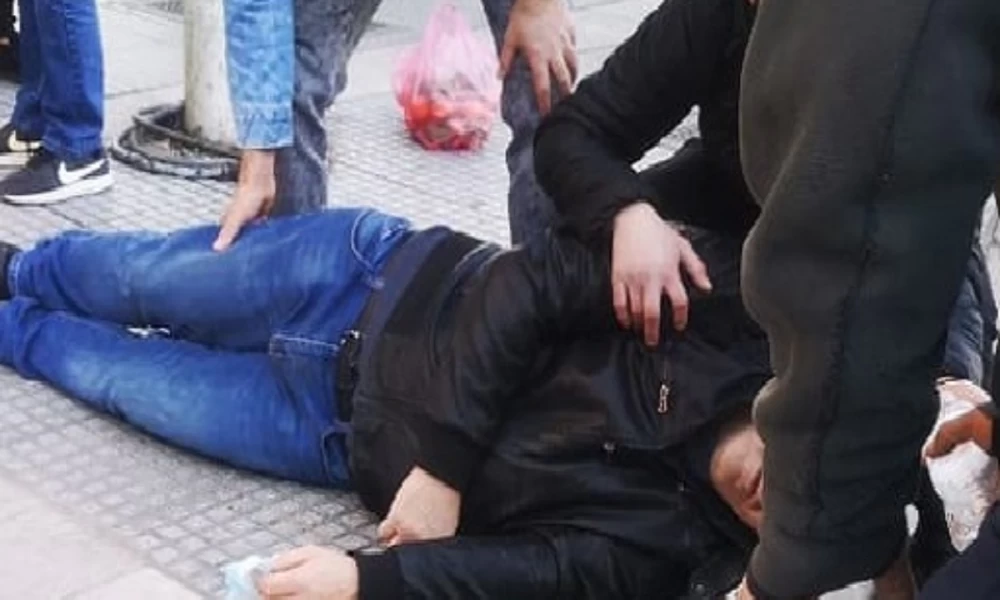 Θεσσαλονίκη: Νεαρός γρονθοκόπησε 50χρονο και τον άφησε αναίσθητο στο δρόμο
